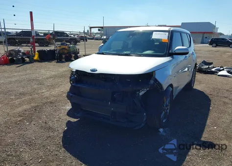 2021 Kia Soul S z USA, uszkodzony, nr VIN KNDJ23AU2M7795650